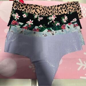 Victoria’s Secret No Show thong set